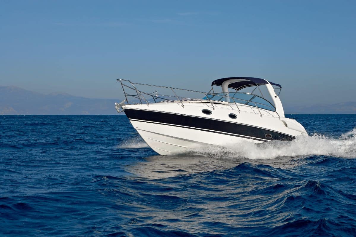 bateau à moteur occasion
